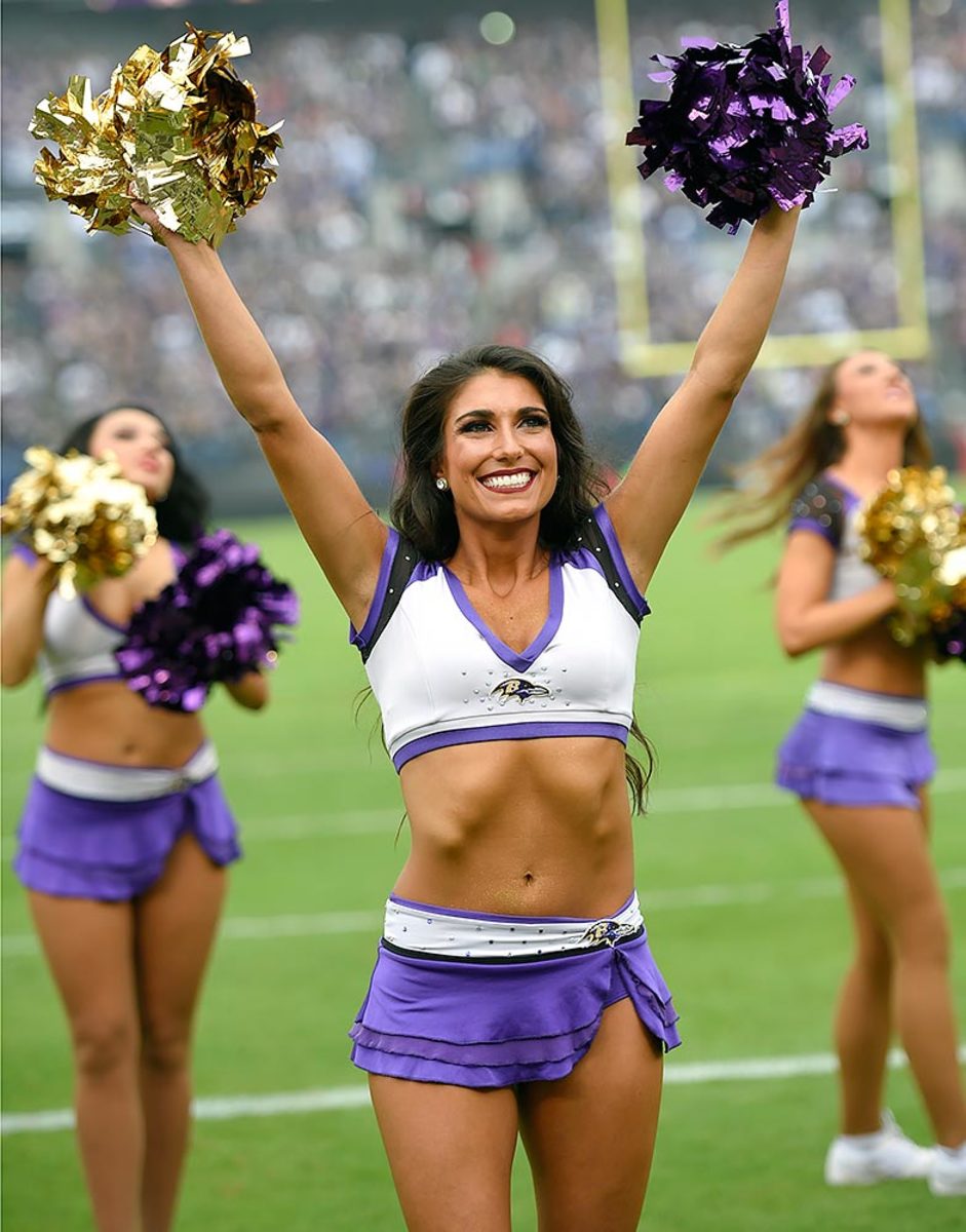 Baltimore-Ravens-cheerleaders-AP_566365710125.jpg