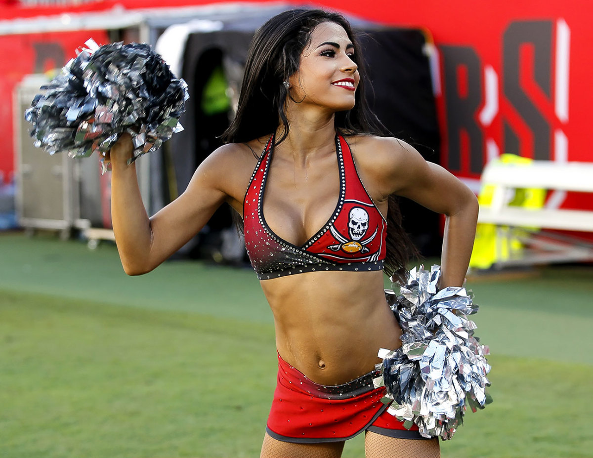 Tampa-Bay-Buccaneers-cheerleaders-612096982.jpg