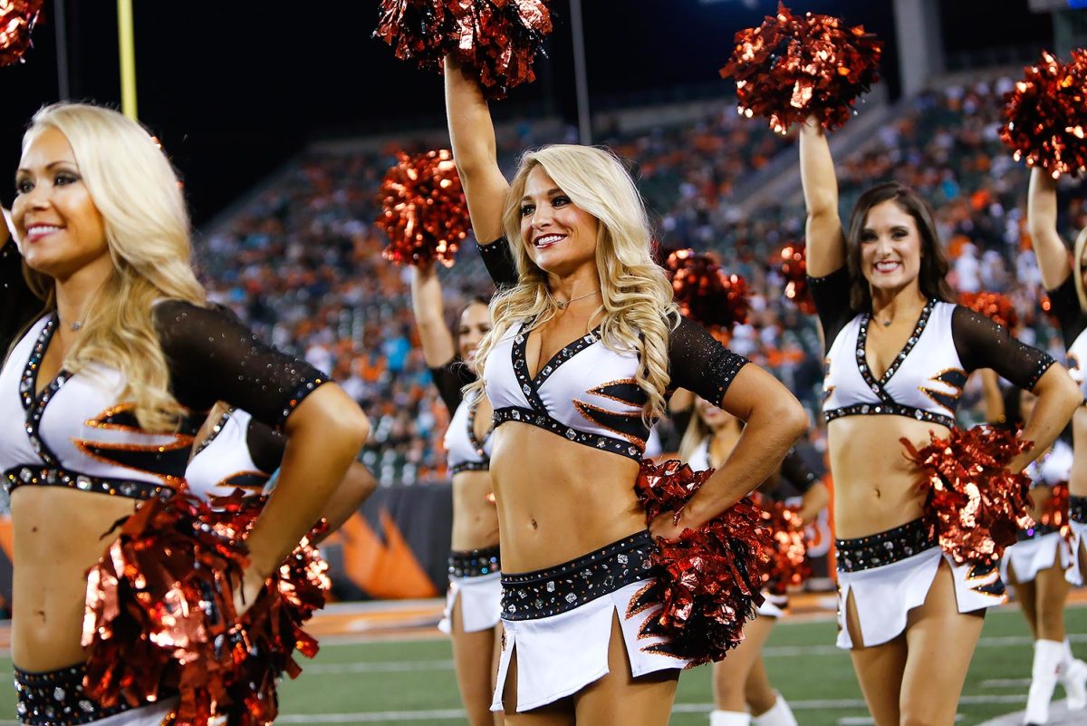 Cincinnati-Bengals-Ben-Gals-cheerleadersAP_532631829231.jpg