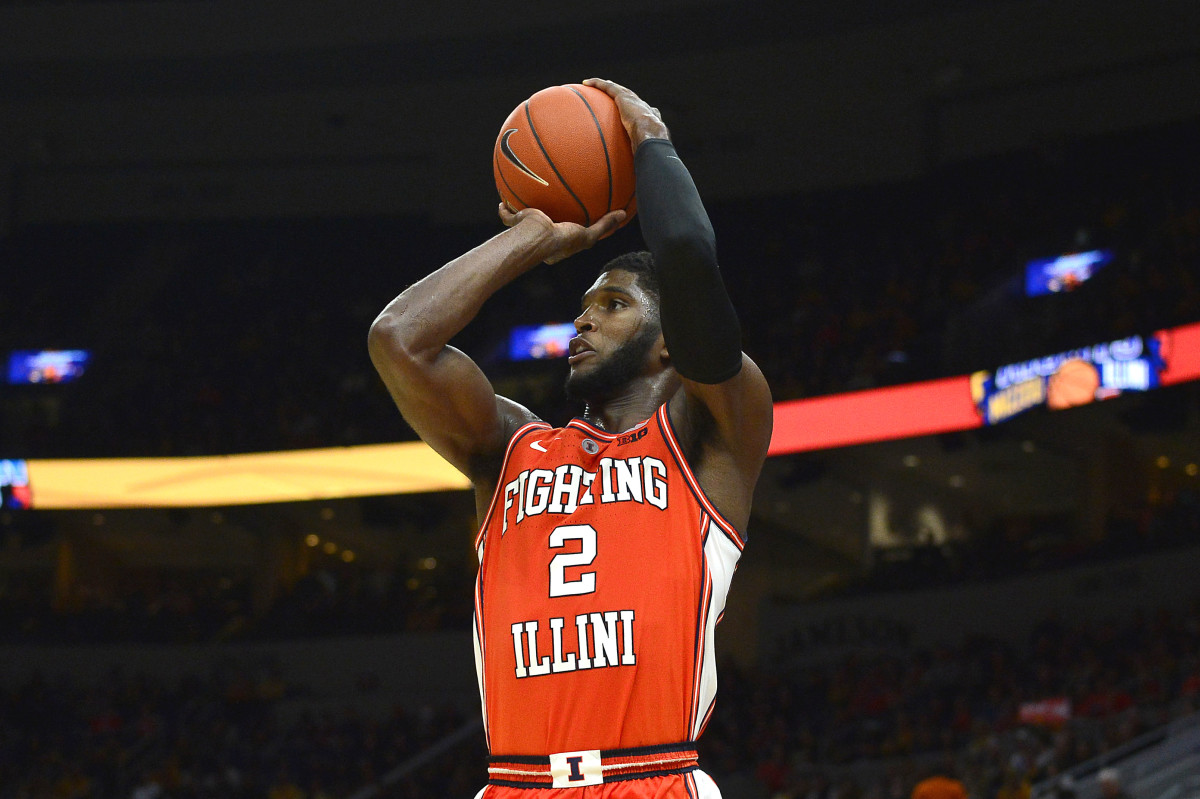 Illinois forward Kipper Nichols (2) shoots during the second half against Missouri in the Braggin' Rights Game at Enterprise Center in St. Louis.