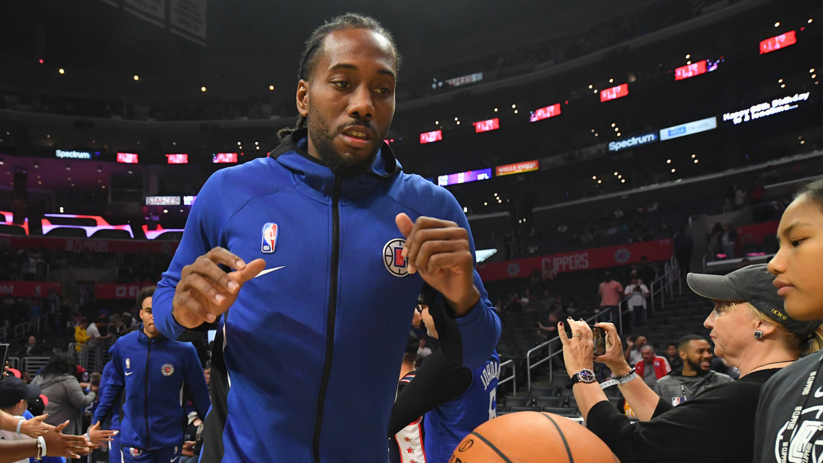 Kawhi Leonard heads on to the court for the game against the Utah Jazz at Staples Center.