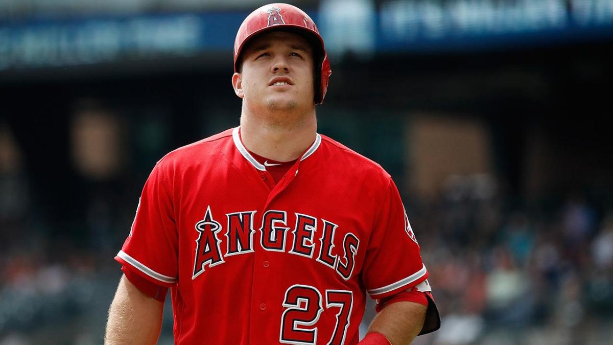 Mike Trout involved in scary freeway accident
