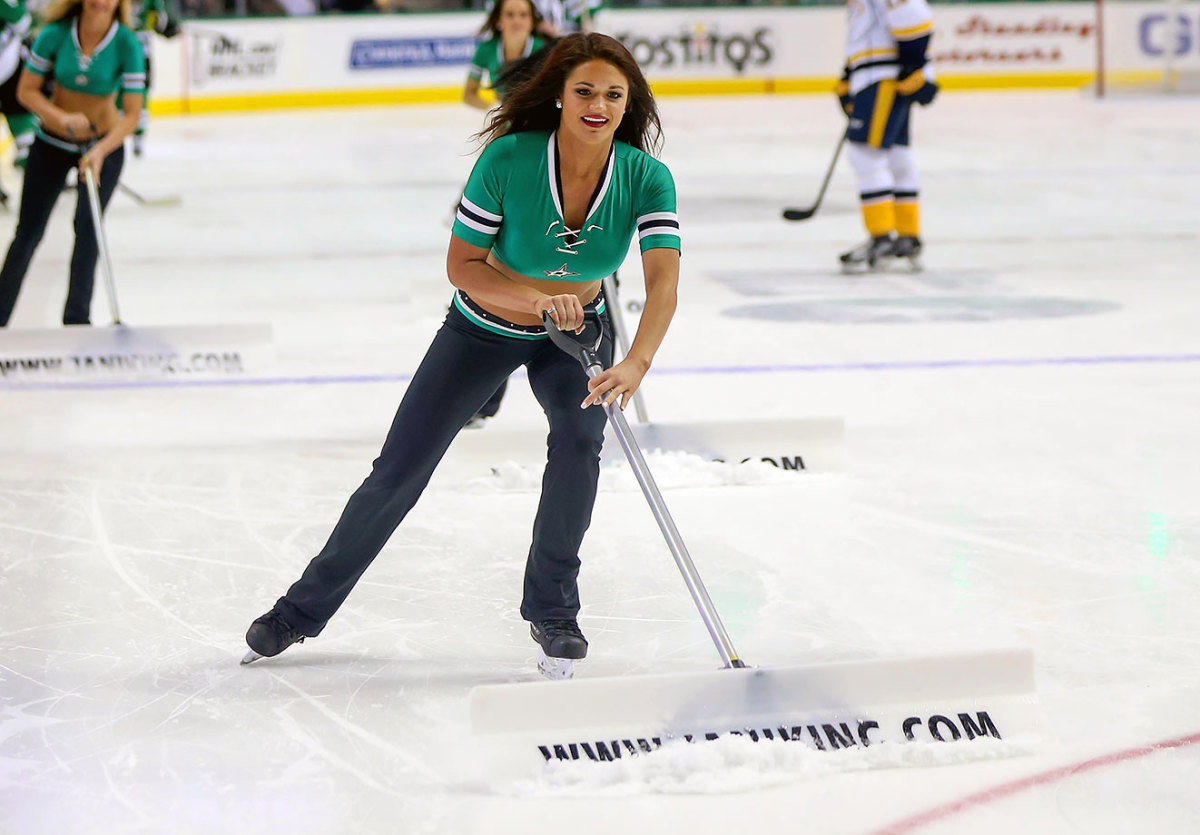 Dallas-Stars-Ice-Girls-DFX160329055Predators_at_Stars.jpg