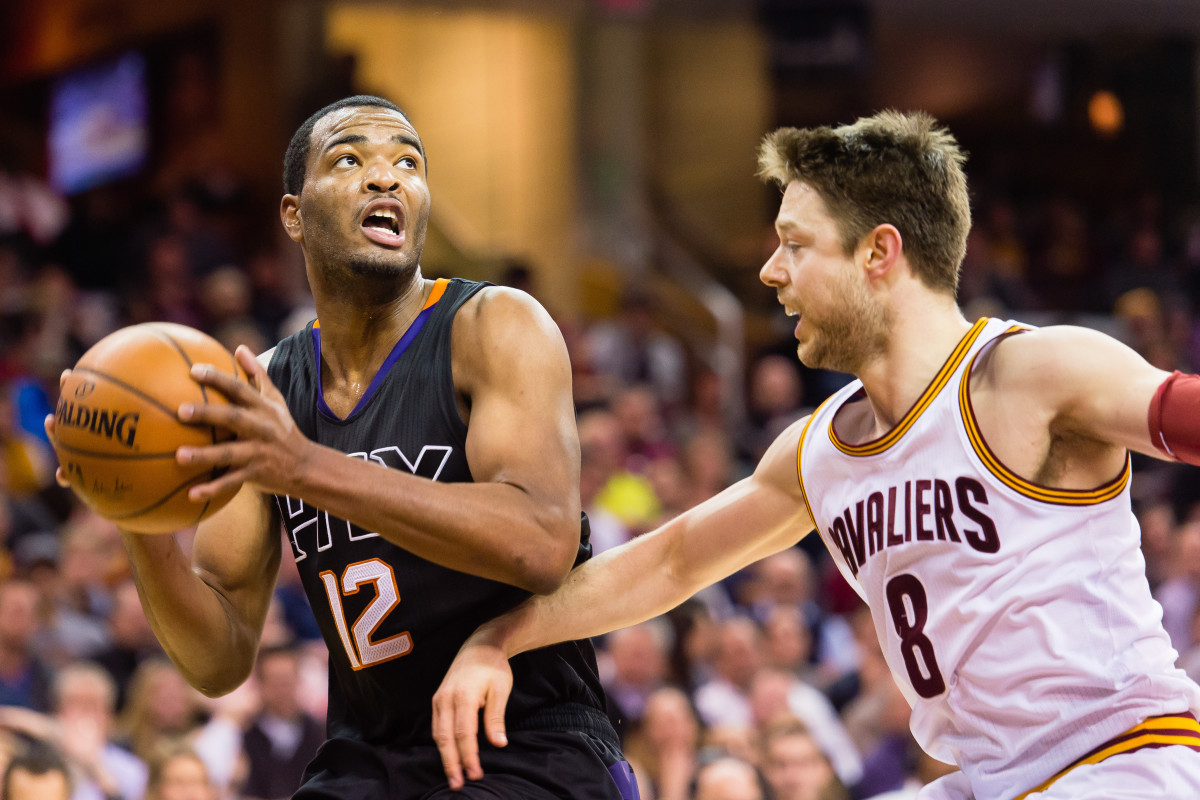 Phoenix Suns forward T.J. Warren out for season with broken foot