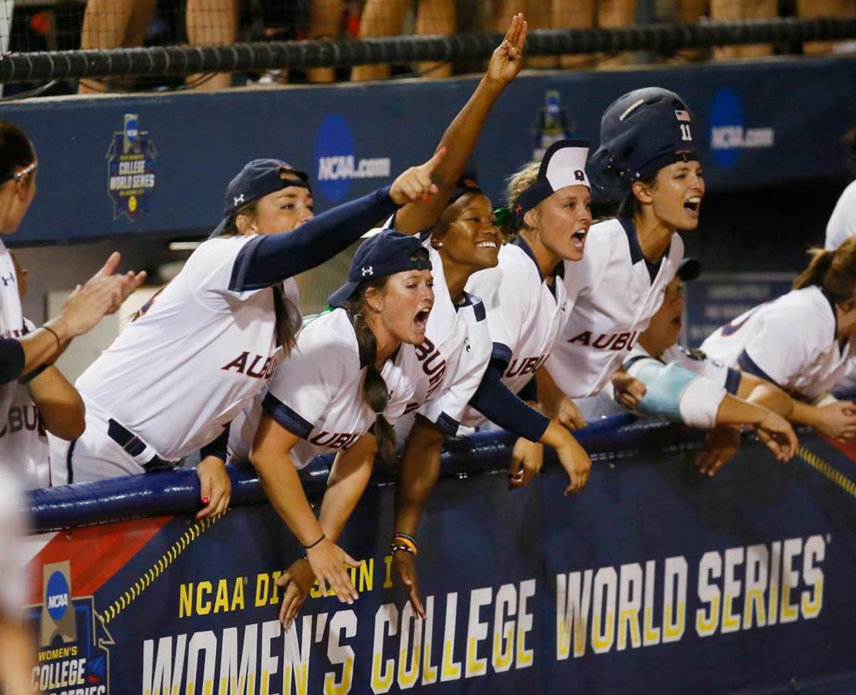 Women-college-world-series_16160122696135.jpg