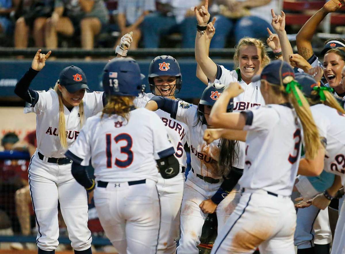 Women-college-world-series_16160080448197.jpg