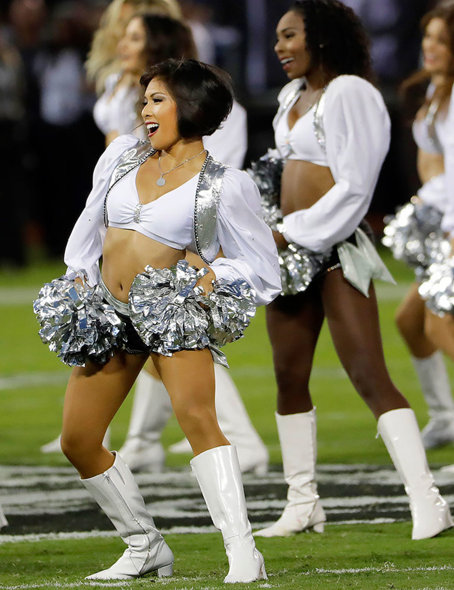 Oakland-Raiders-Raiderettes-cheerleaders-AP_214123437972.jpg