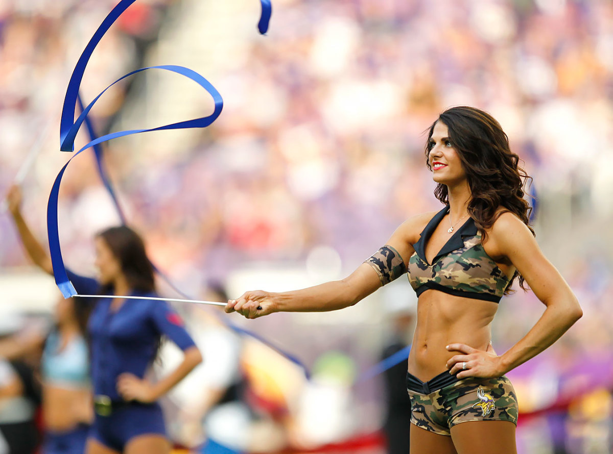 Minnesota-Vikings-cheerleaders-AP_16311710185426.jpg