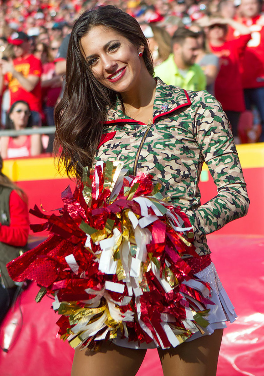 Kansas-City-Chiefs-cheerleaders-GettyImages-621516370_master.jpg