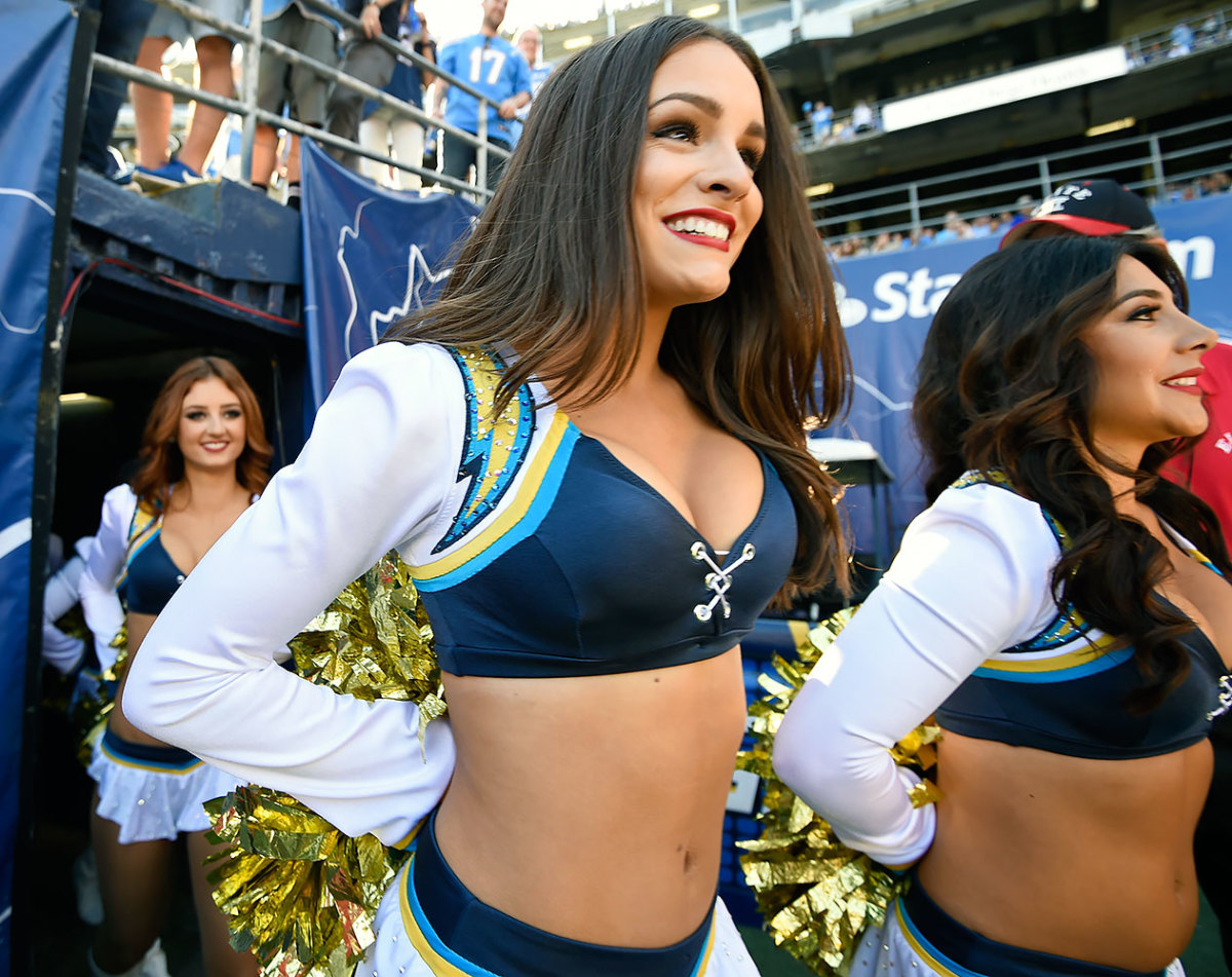 San-Diego-Charger-Girls-cheerleaders-AP_87465394004.jpg