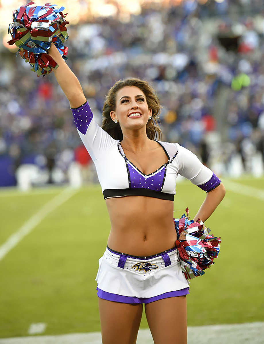 The Baltimore Ravens cheerleaders perform in the first half of an NFL  football game against the Oakland Raiders, Sunday, Oct. 2, 2016, in  Baltimore. (AP Photo/Nick Wass Stock Photo - Alamy