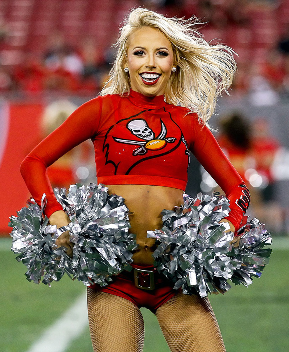 Tampa-Bay-Buccaneers-cheerleaders-GettyImages-621564228_master.jpg