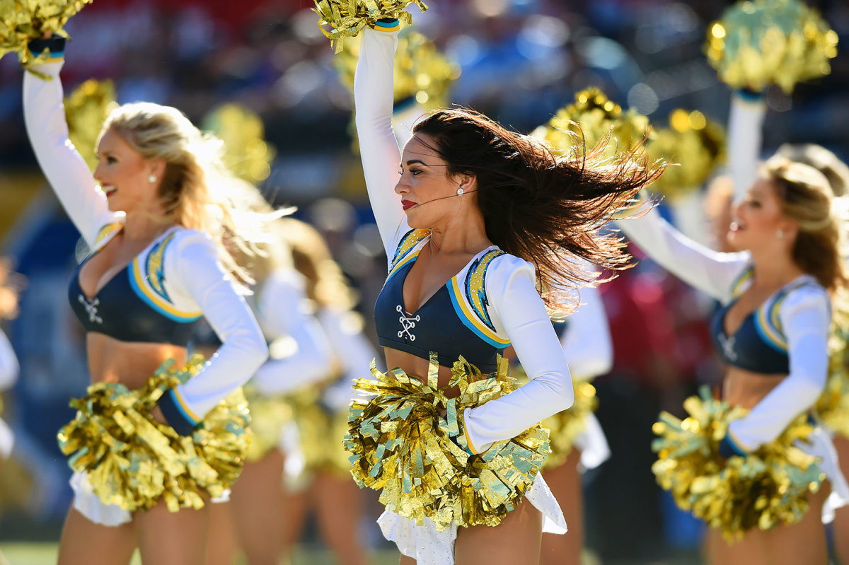 San-Diego-Charger-Girls-cheerleaders-GettyImages-621556484.jpg