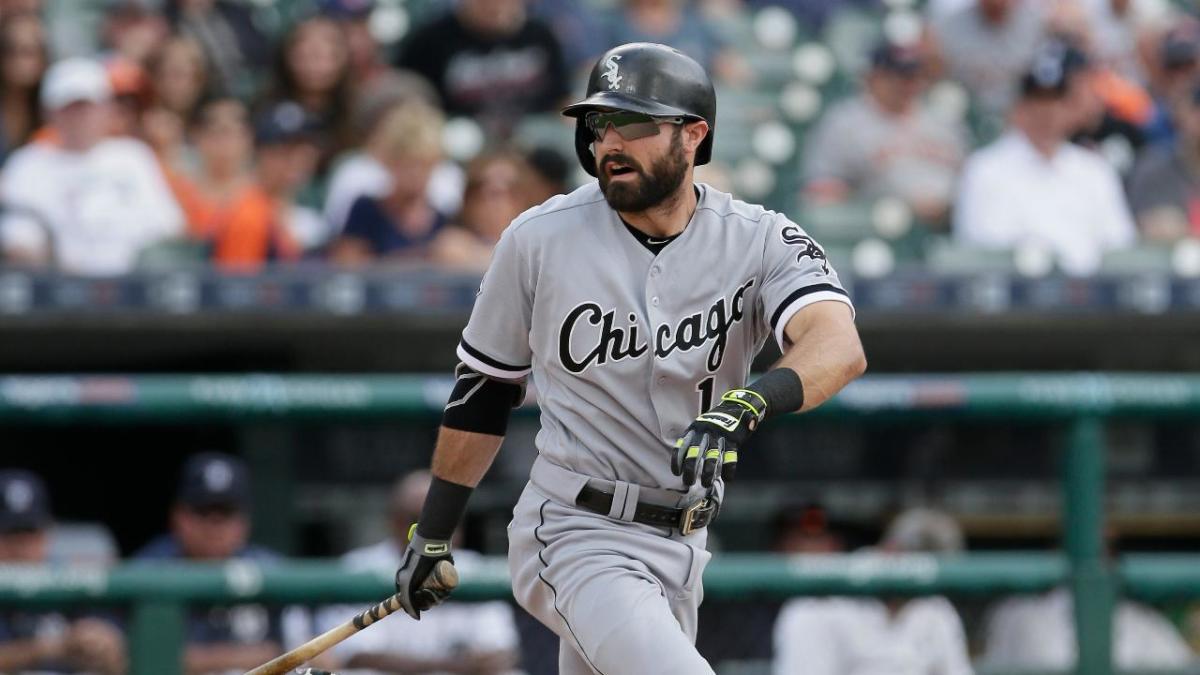 White Sox outfielder Adam Eaton goes hard into the fence (GIF)