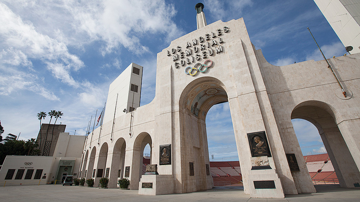 Picking your spots at the Coliseum for Rams home games - Los