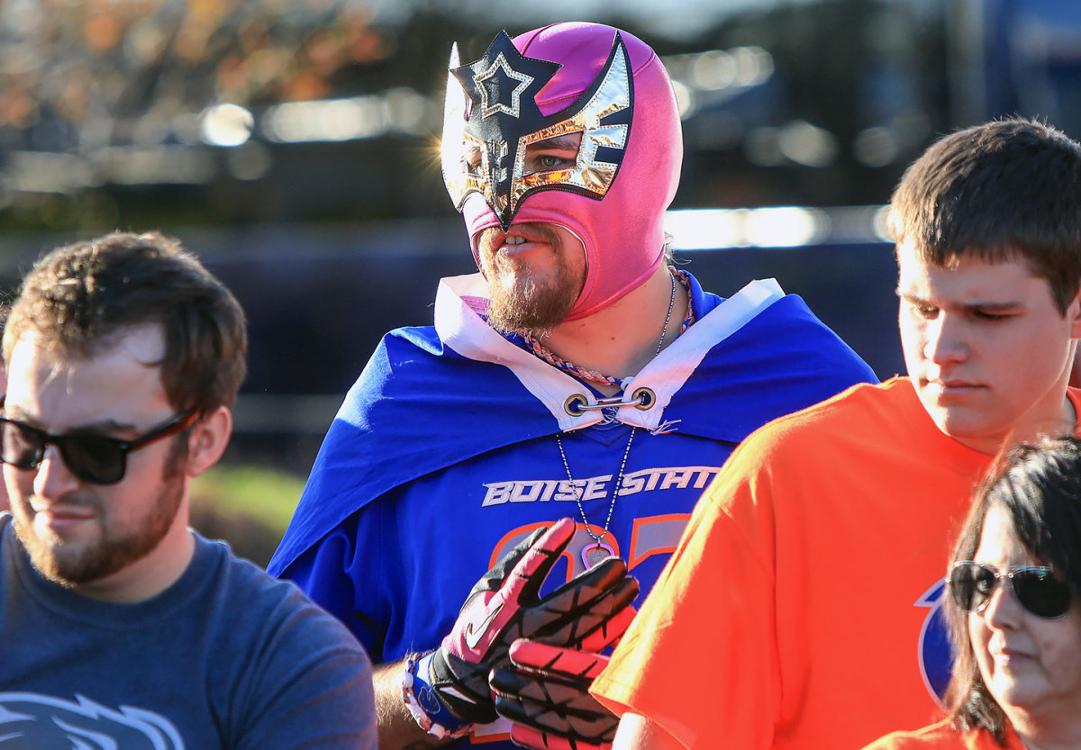 Boise-State-Broncos-fans-611906580.jpg