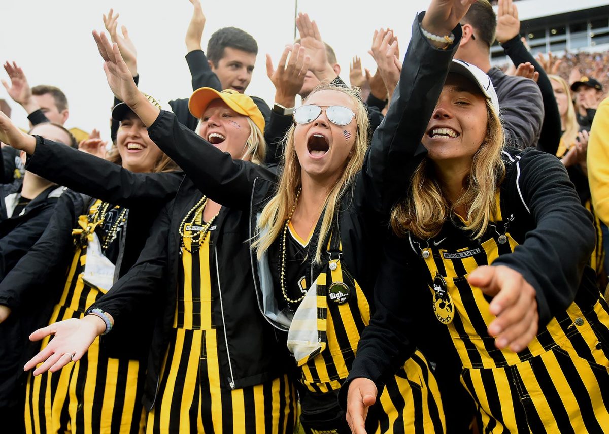 Iowa-Hawkeyes-fans.jpg