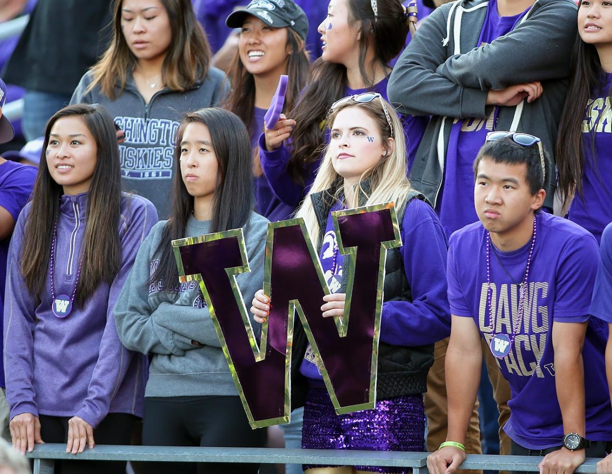 Washington-Huskies-fans-56009302016006_Stanford_at_Washington.jpg