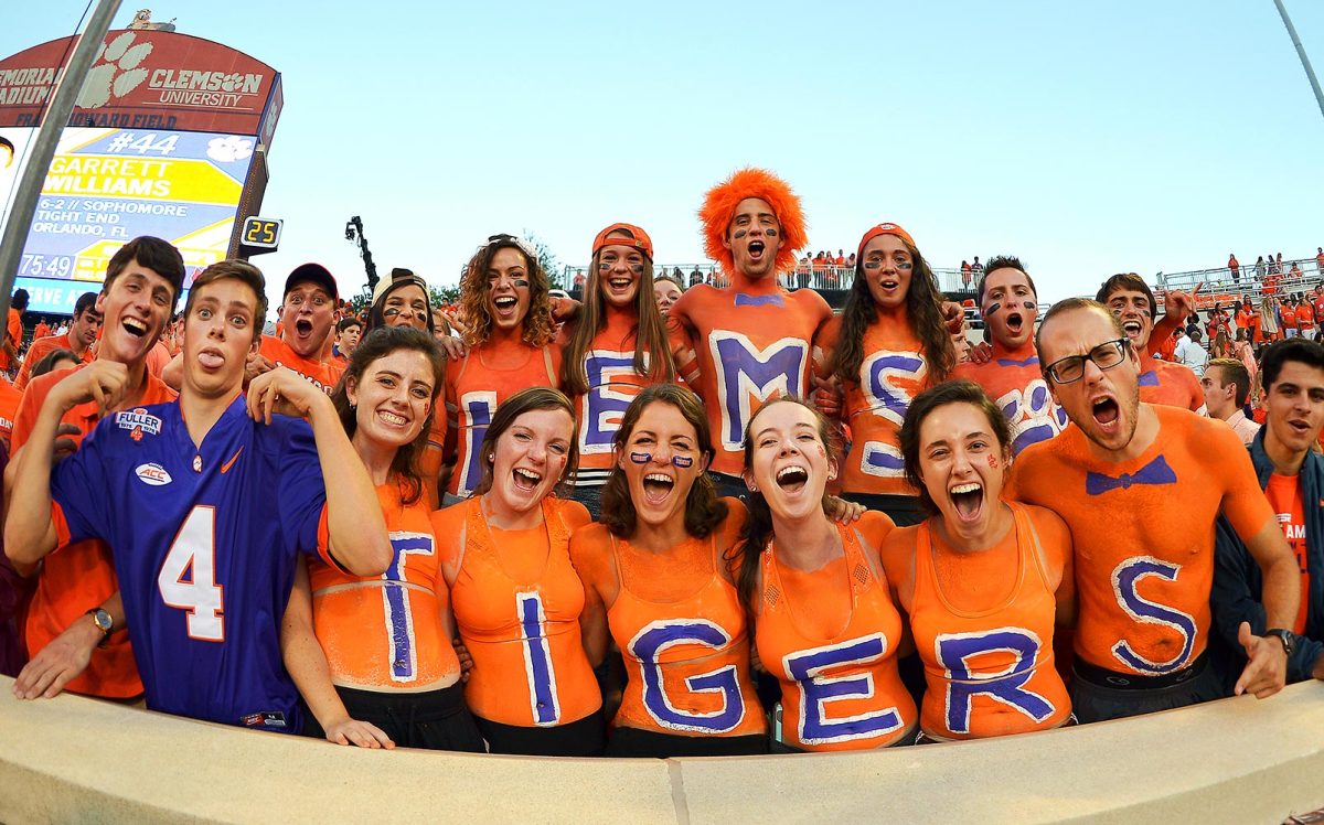 Clemson-Tigers-fans-611851442.jpg