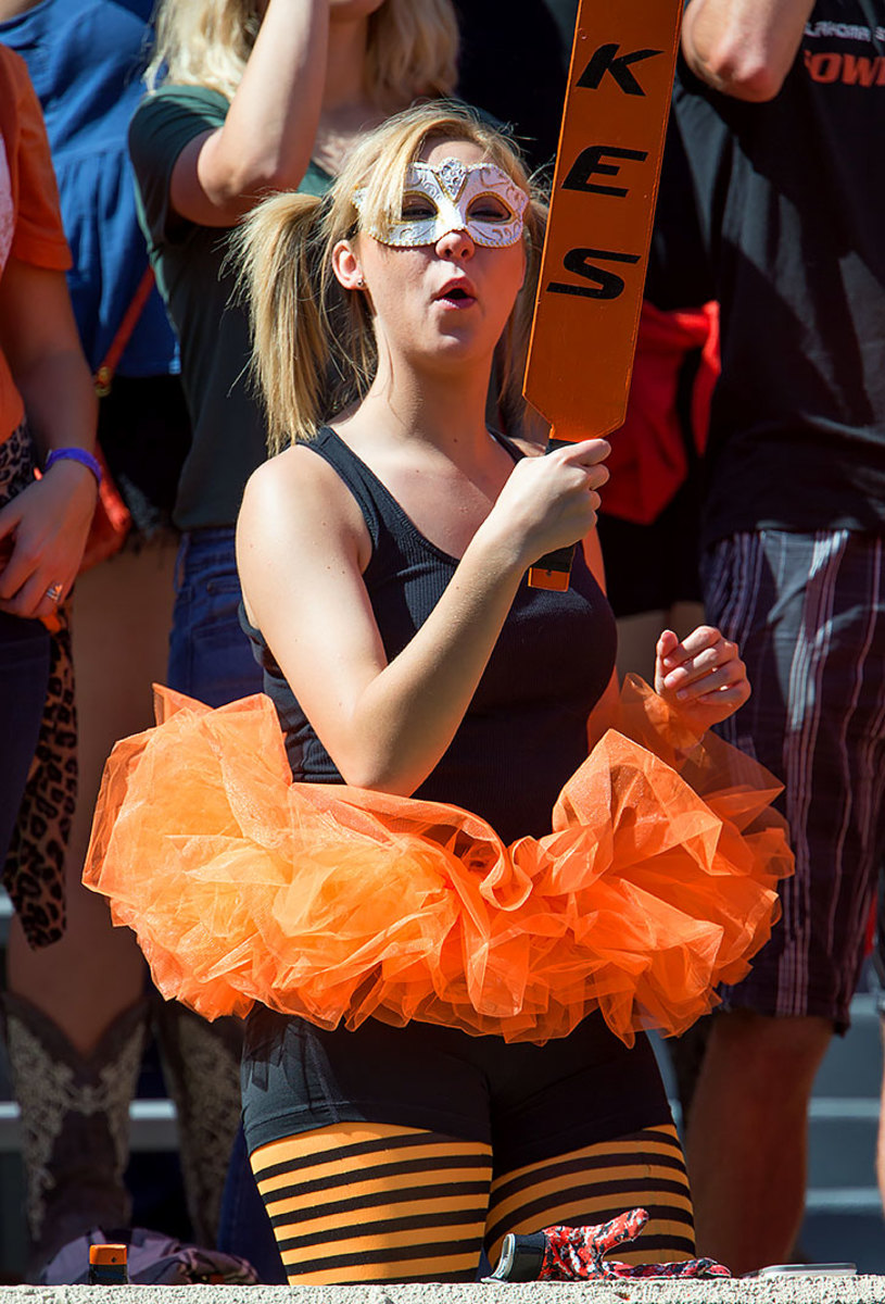 Oklahoma-State-Cowboys-fans-CBG1610010632_Texas_v_Oklahoma_State.jpg