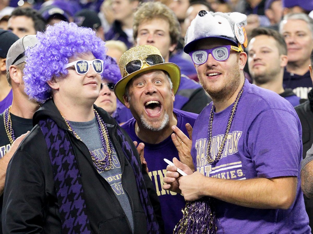 Washington-Huskies-fans-56009302016070_Stanford_at_Washington.jpg