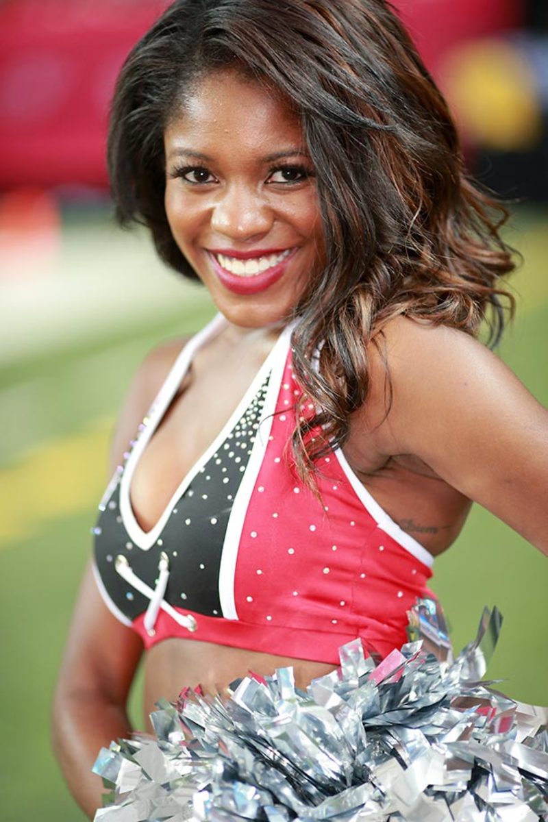 Meet Aleria: Atlanta Falcons Cheerleader Who Loves Data! - Science  Cheerleaders