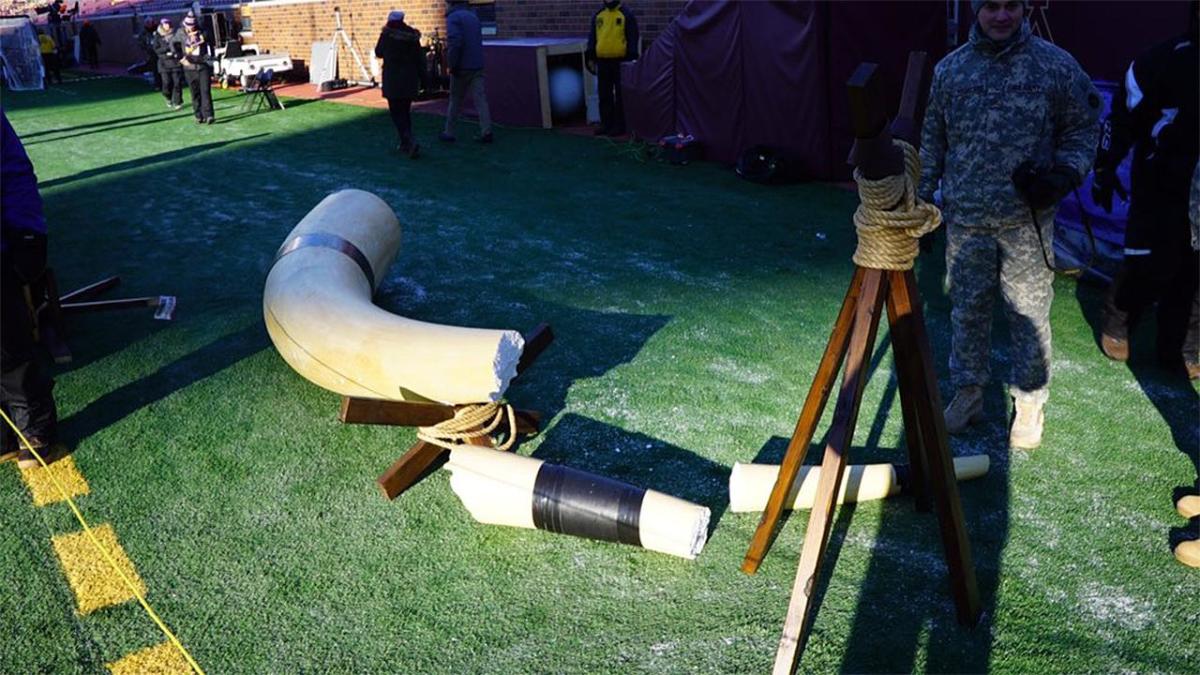 It was so cold in Minnesota, the Vikings' Gjallarhorn cracked in two - The  Washington Post