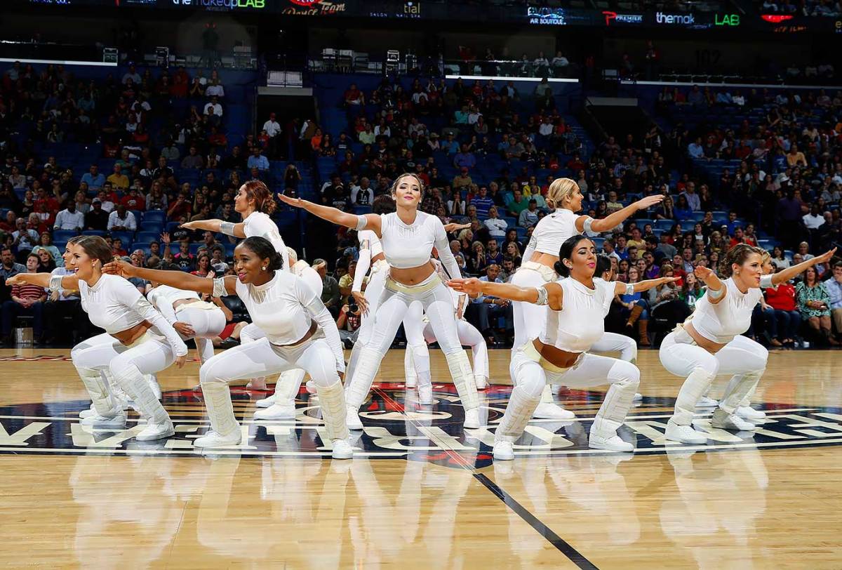 New-Orleans-Pelicans-Dancers-501012556.jpg
