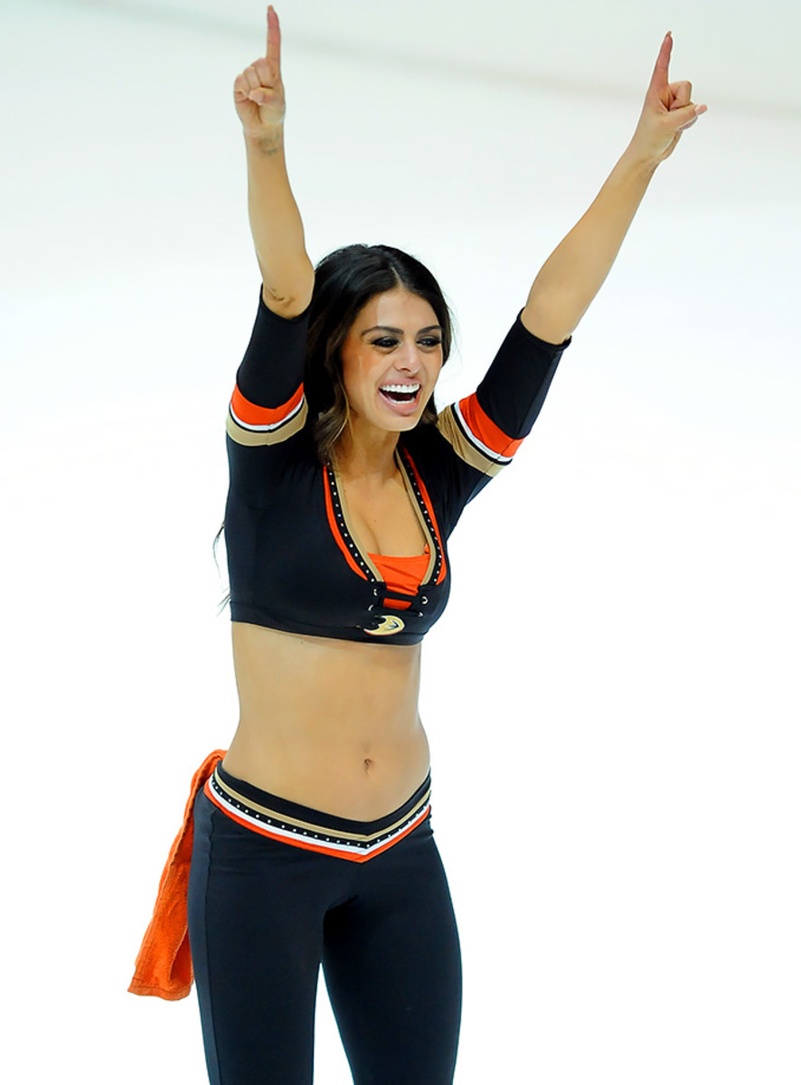 Anaheim-Ducks-Power-Players-Ice-Girls-506160205030_Coyotes_at_Ducks.jpg