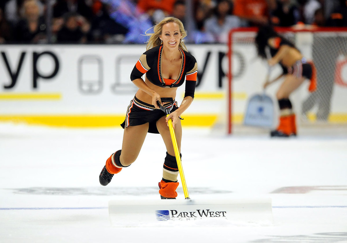 Anaheim-Ducks-Power-Players-Ice-Girls-506151016020_Avalanche_at_Ducks.jpg