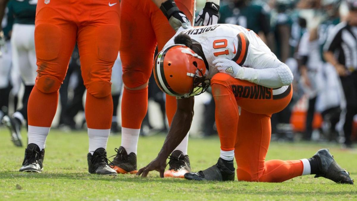 Browns' RG3 breaks bone in shoulder, could miss season