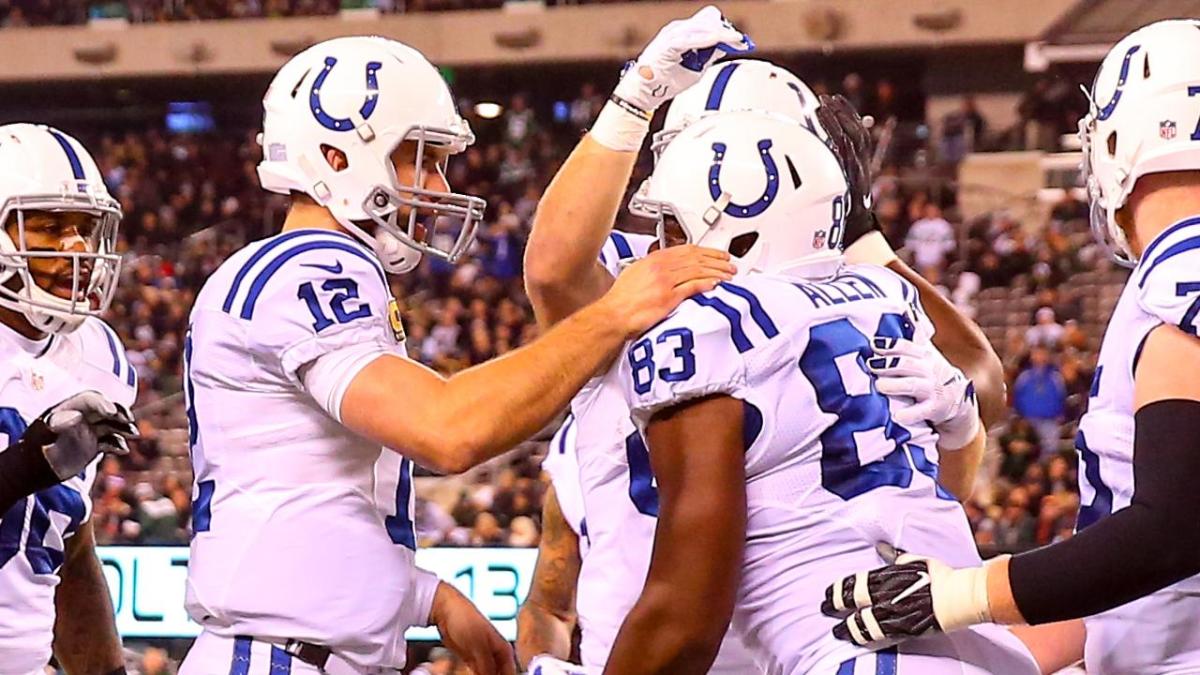 Andrew Luck dominates with four TDs in Colts' win Sports Illustrated
