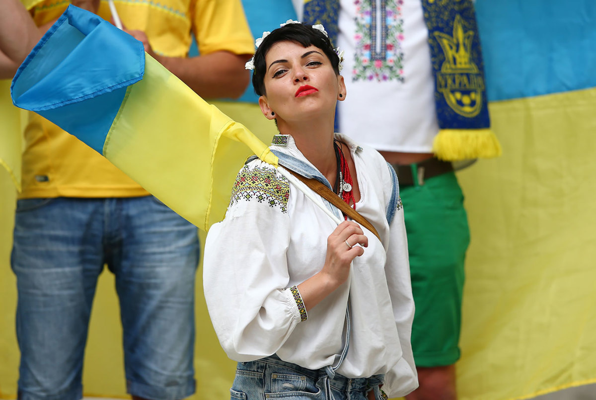 Ukraine-female-fan-GettyImages-541940304_master.jpg