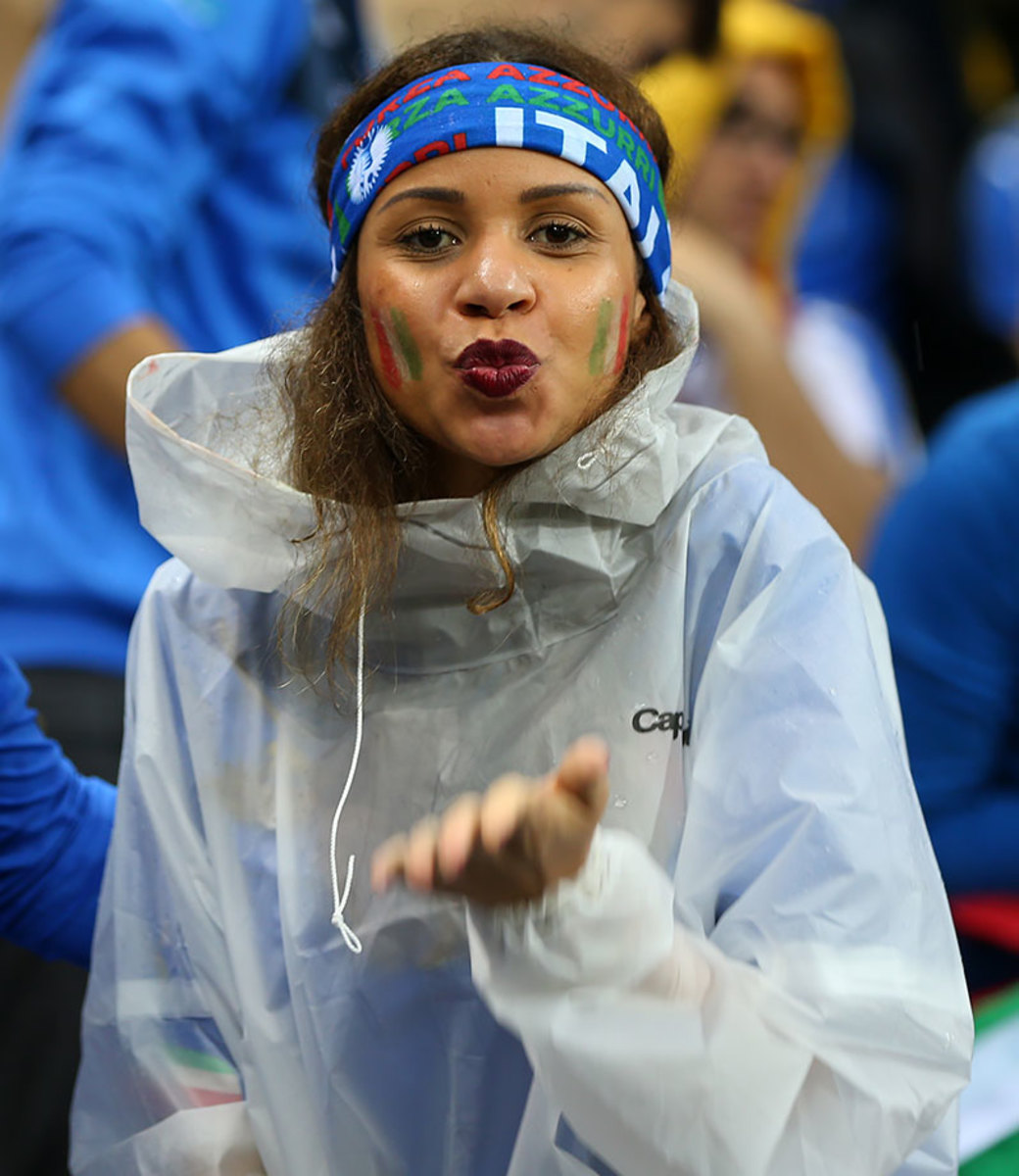 Italy-female-fan-GettyImages-540464776_master.jpg