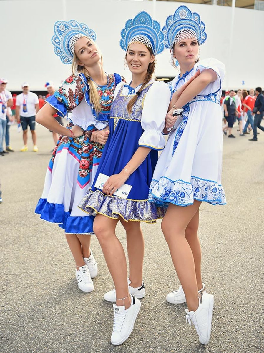 Russia-female-fans-GettyImages-541774250_master.jpg