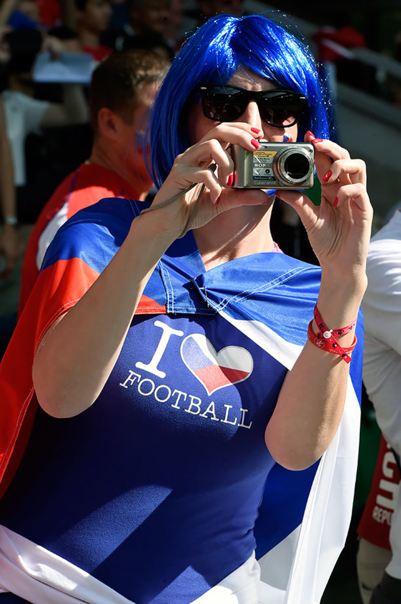 Czech-Republic-female-fan-GettyImages-540917642_master.jpg