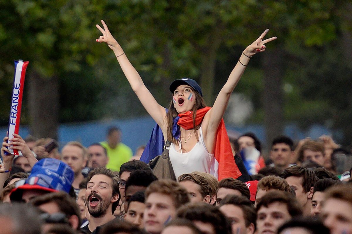 France-female-fan-GettyImages-539262120_master.jpg