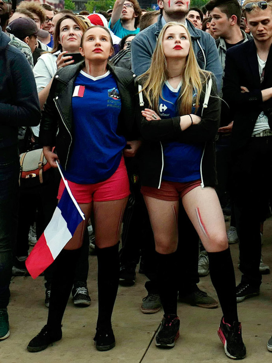 France-female-fans-abe0575f659b4df6aa048610b3a766cb-0.jpg