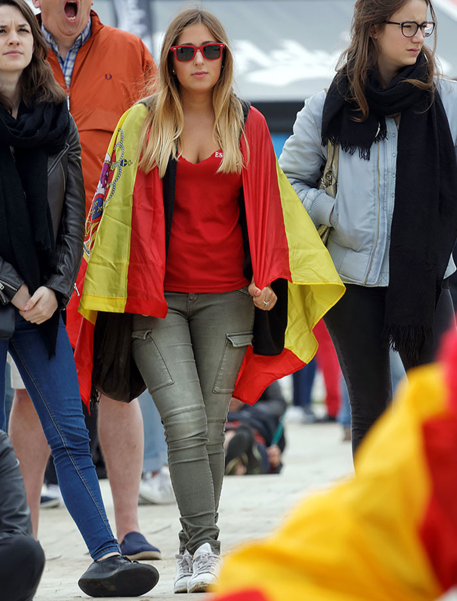 Spain-female-fan-GettyImages-539889226_master.jpg