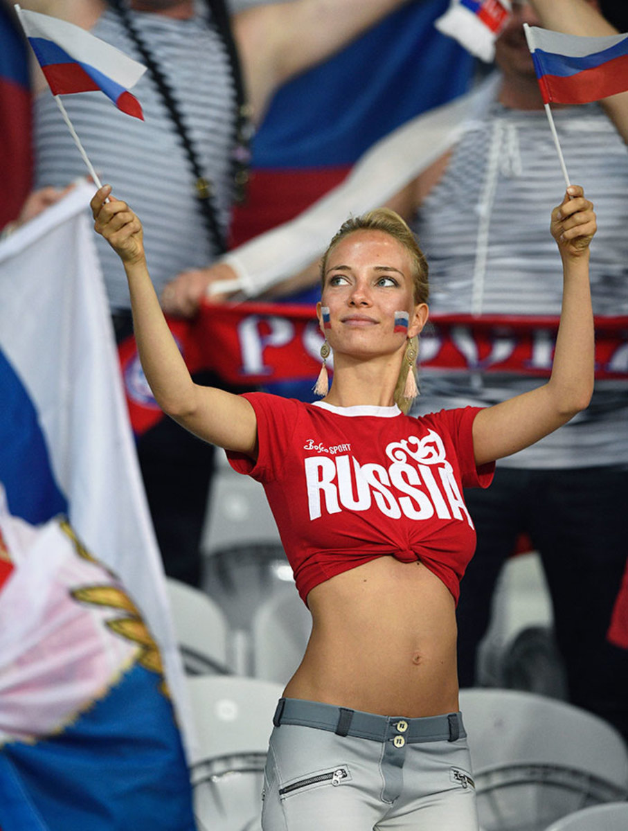 Russia-female-fan-GettyImages-540315688_master.jpg