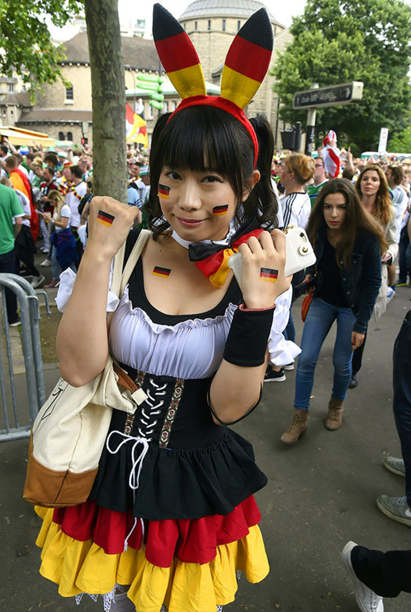 Germany-female-fan-GettyImages-541938486_master.jpg