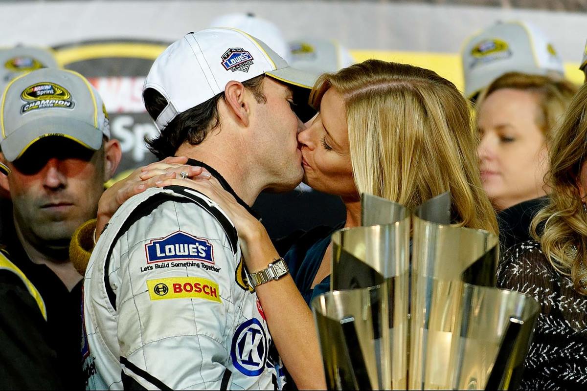 2008-1116-Jimmie-Johnson-wife-Chandra-kiss-opg3-19037.jpg