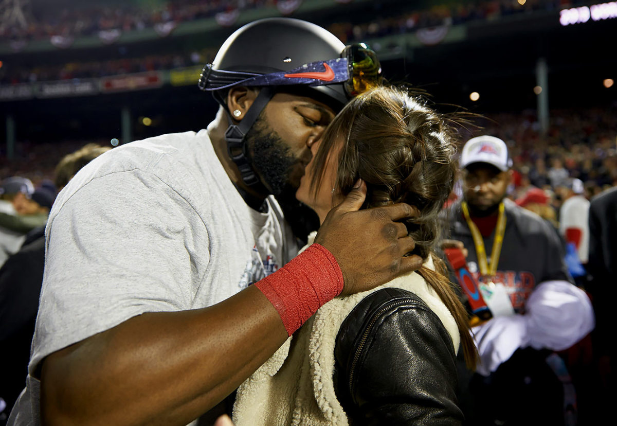 2013-1030-David-Ortiz-wife-Tiffany-kiss-op6c-110829.jpg