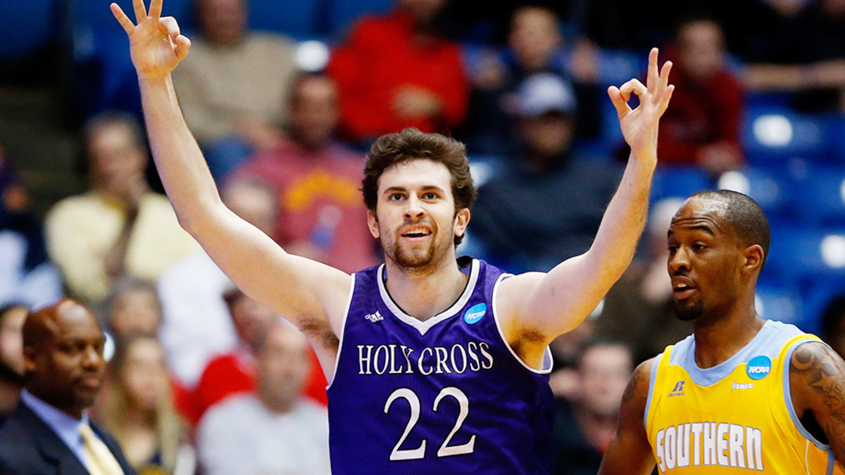 ncaa-tournament-holy-cross-beats-southern-faces-no-1-oregon-sports