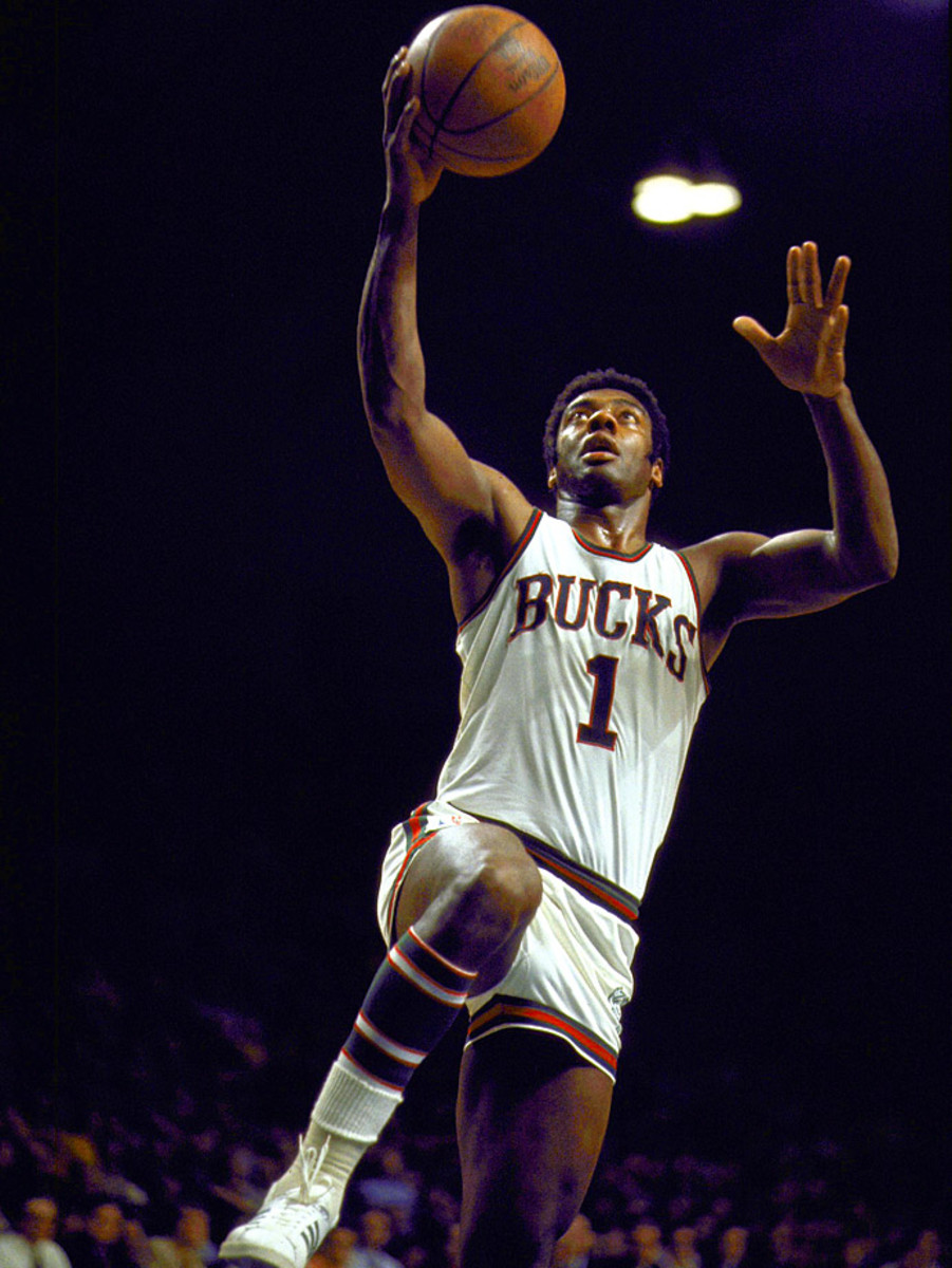 oscar-robertson-01163543.jpg