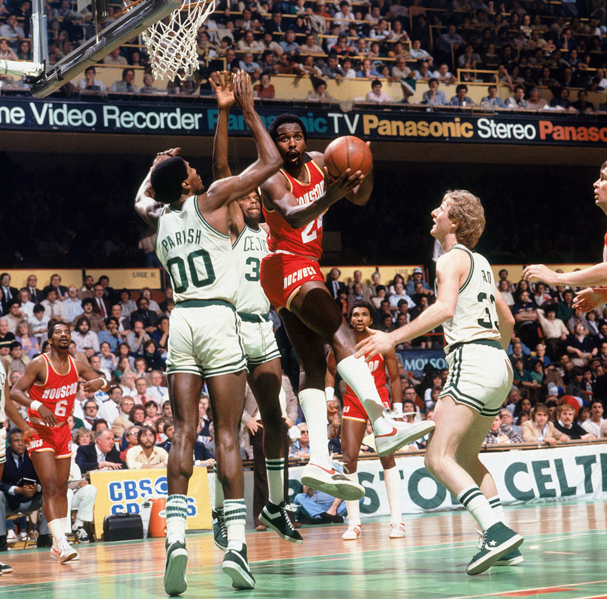 moses-malone-079005.jpg