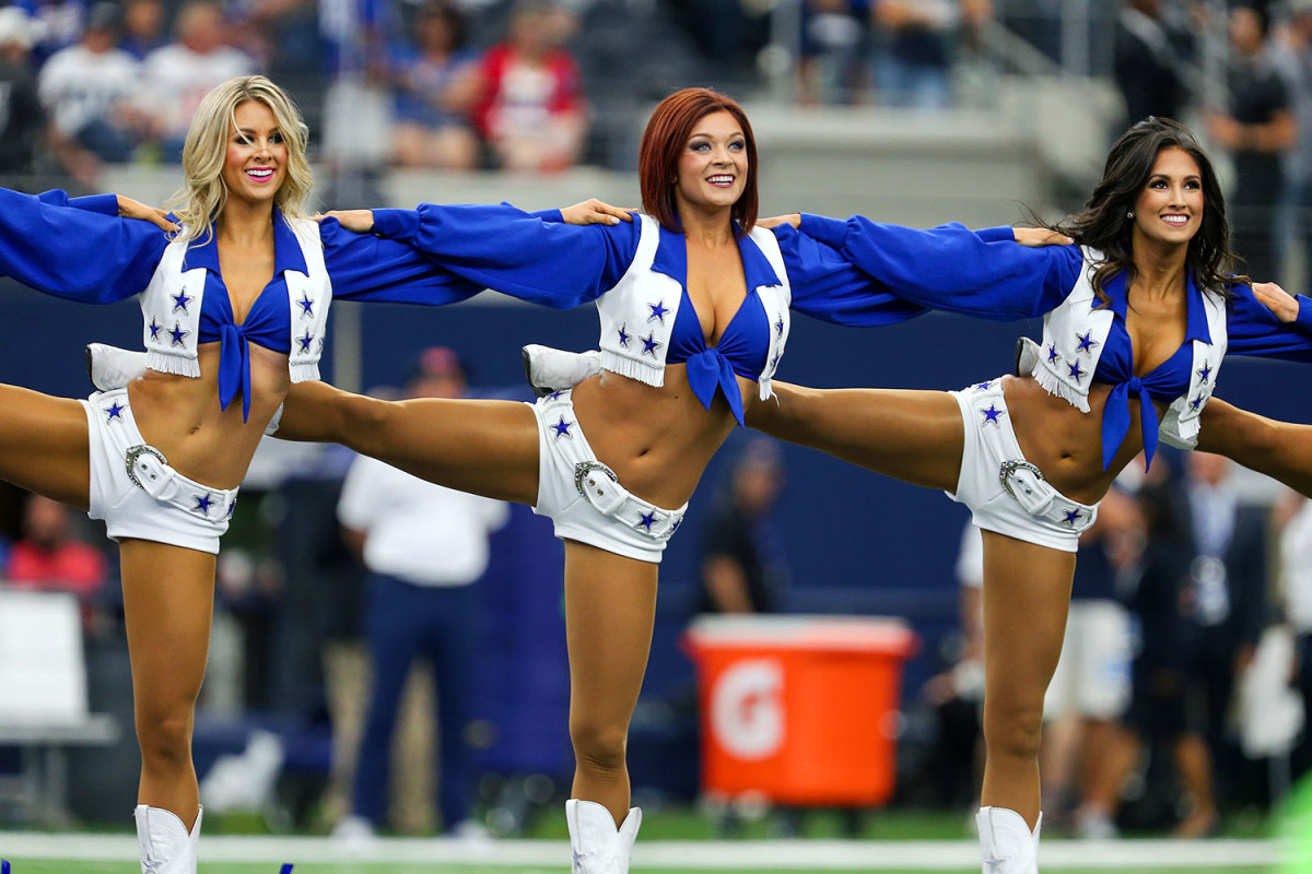 Dallas-Cowboys-cheerleaders-CEY160911642_Giants_at_Cowboys.jpg