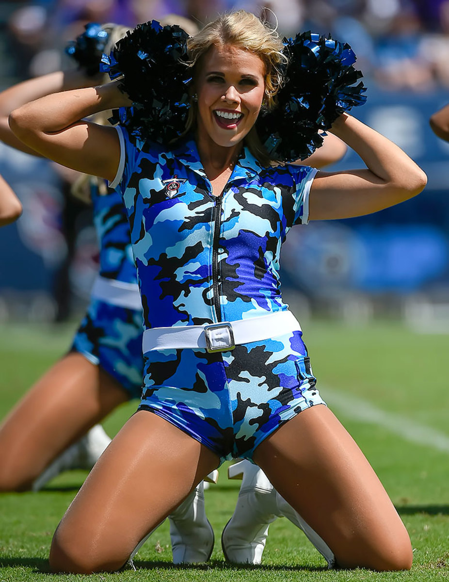 Tennessee-Titans-cheerleaders-164091116_634_vikings_at_titans.jpg