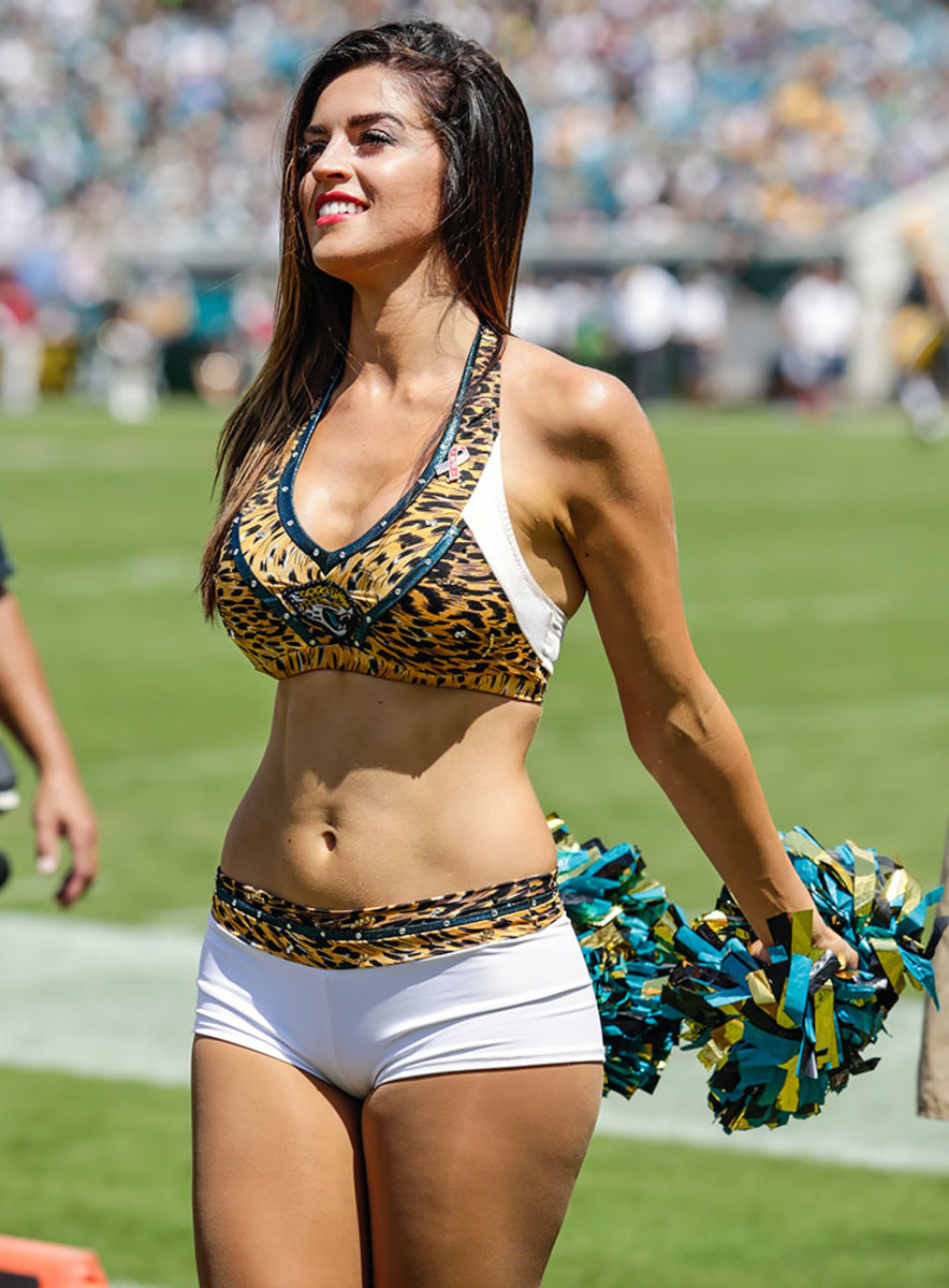 Jacksonville-Jaguars-The-ROAR-cheerleaders-DFH1609113171Jaguars_vs_Packers.jpg