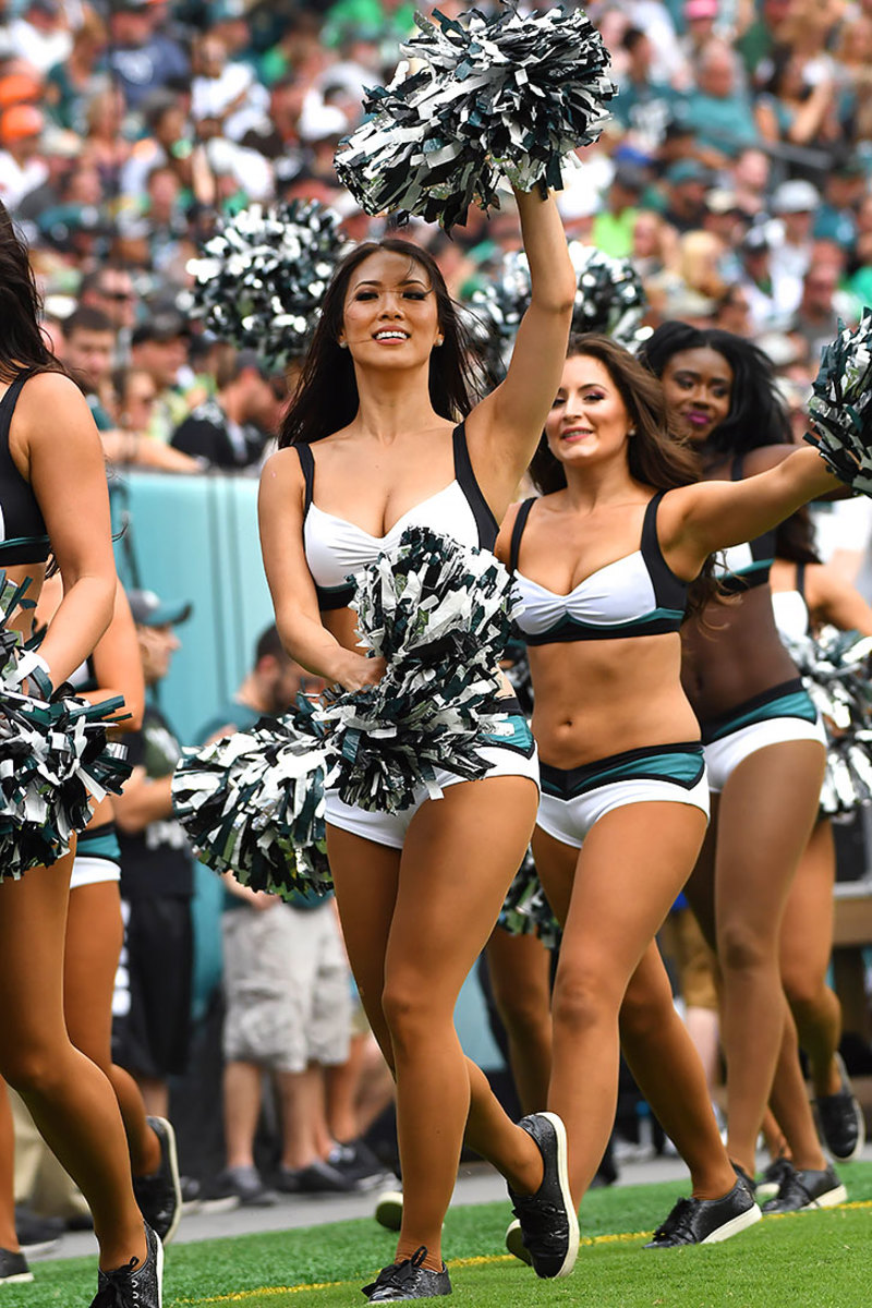 Philadelphia-Eagles-cheerleaders-DHW160911119Browns_at_Eagles.jpg